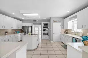 718 Crown Harbor Harbor, Out of Area, TX 78402 - Photo 6