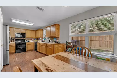 1004 E Johnson Street, Burnet, TX 78611 - Photo 6