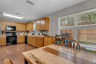 1004 E Johnson St, Burnet, TX 78611 - Photo 6