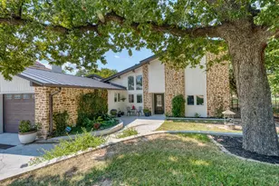 202 N Big Spur, Horseshoe Bay, TX 78657 - Photo 2