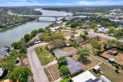 306 Avenue D, Marble Falls, TX 78654 - Photo 2
