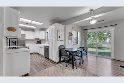 306 Avenue D, Marble Falls, TX 78654 - Photo 10