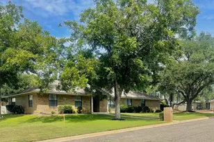 1801 Hickory St, Llano, TX 78643 - Photo 1