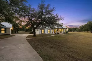 501 E Trail, Spicewood, TX 78669 - Photo 2