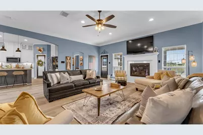 709 Three Creeks Dr, Bertram, TX 78605 - Photo 8