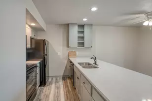 906 Hi Cir N, Horseshoe Bay, TX 78657 - Photo 4