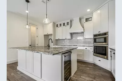 319 Parallel Circle, Horseshoe Bay, TX 78657 - Photo 10