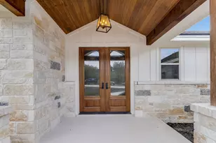 914 W Oak Ridge Dr, Marble Falls, TX 78654 - Photo 2