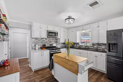 407 Lamon St, Burnet, TX 78611 - Photo 6