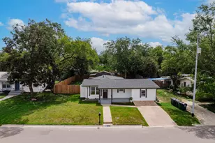 407 Lamon St, Burnet, TX 78611 - Photo 2