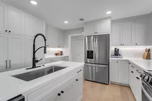 113 W Bluebonnet Rd, Horseshoe Bay, TX 78657 - Photo 10