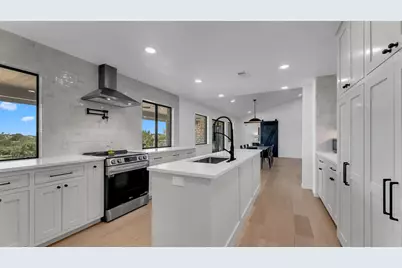 113 W Bluebonnet Road, Horseshoe Bay, TX 78657 - Photo 6