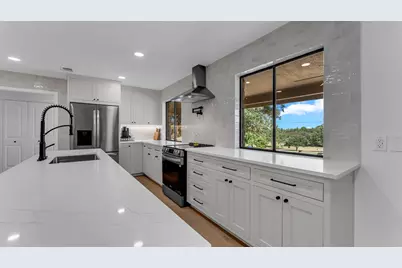 113 W Bluebonnet Road, Horseshoe Bay, TX 78657 - Photo 4