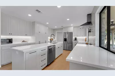 113 W Bluebonnet Road, Horseshoe Bay, TX 78657 - Photo 2