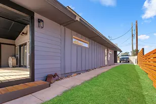 111 W Lakeshore Dr, Sunrise Beach, TX 78639 - Photo 8