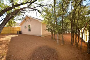 1517 Navajo Trail, Kingsland, TX 78639 - Photo 18