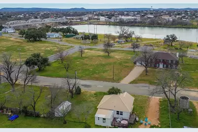 305 W Tarrant Street, Llano, TX 78643 - Photo 1