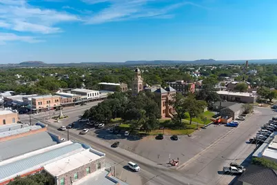 608 E Luce, Llano, TX 78643 - Photo 4