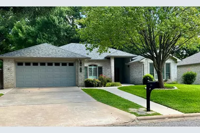 324 Meadowlakes Dr, Meadowlakes, TX 78654 - Photo 2