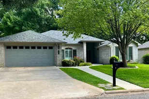 324 Meadowlakes Dr, Meadowlakes, TX 78654 - Photo 2