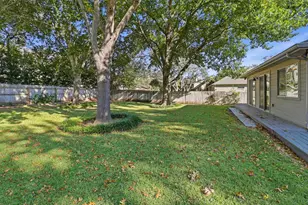 324 Meadowlakes Dr, Meadowlakes, TX 78654 - Photo 24
