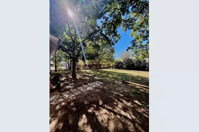 801 Hickory Street, Llano, TX 78643 - Photo 18