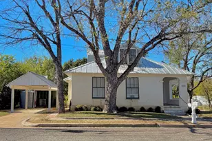 801 Hickory St, Llano, TX 78643 - Photo 1