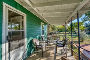 901 Wright St, Llano, TX 78643 - Photo 6