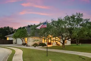 813 Lacey Oak Cir, Marble Falls, TX 78654 - Photo 2