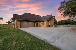 901 Crown Ln, Burnet, TX 78611 - Photo 4