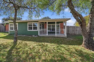 201 Iris Ln, Buchanan Dam, TX 78609 - Photo 2