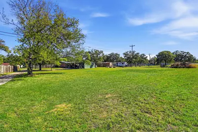 201 Iris Lane, Buchanan Dam, TX 78609 - Photo 10
