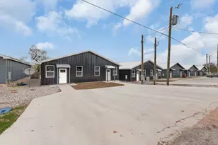 870-872 Waco, Kingsland, TX 78639 - Photo 2