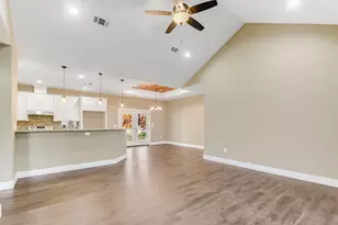 427 E Castleshoals Dr, Granite Shoals, TX 78654 - Photo 6