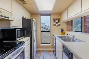 704 Horseshoe Bay Blvd, Horseshoe Bay, TX 78657 - Photo 16