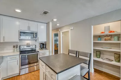 104 Cove East #207, Horseshoe Bay, TX 78657 - Photo 8