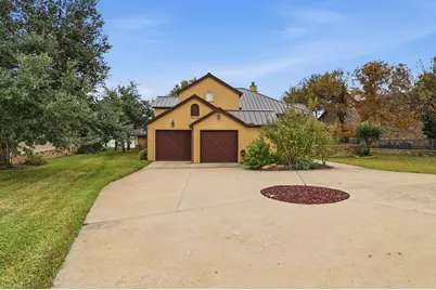 325 W Wilderness Drive, Marble Falls, TX 78654 - Photo 2