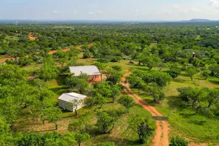 948 Co Rd 314, Llano, TX 78643 - Photo 2