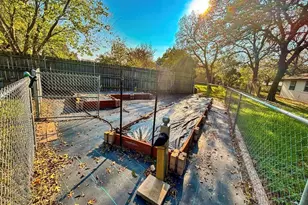 105 Bluebird Cir, Highland Haven, TX 78654 - Photo 24