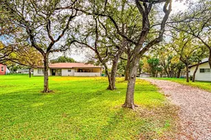 105 Bluebird Cir, Highland Haven, TX 78654 - Photo 2