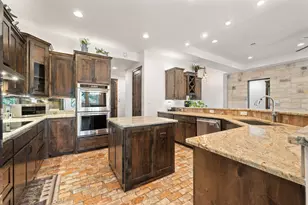 303 Emerald Way, Horseshoe Bay, TX 78657 - Photo 10