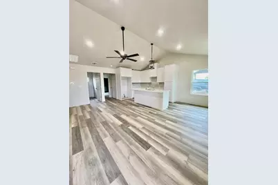 806 E Brown Street, Llano, TX 78643 - Photo 2