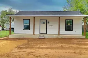 806 E Brown St, Llano, TX 78643 - Photo 1