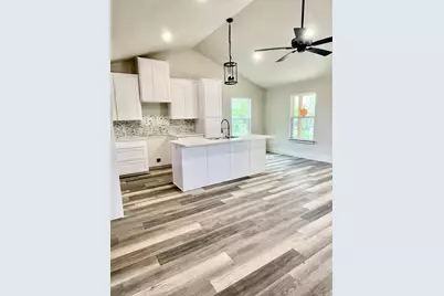 806 E Brown Street, Llano, TX 78643 - Photo 4