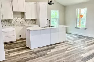 806 E Brown St, Llano, TX 78643 - Photo 4