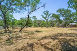 2805 Kingdom Dr, Granite Shoals, TX 78654 - Photo 2