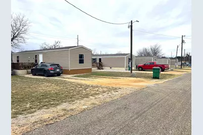 800 Collins, Llano, TX 78643 - Photo 2