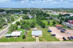 1004 Avon Ave, Llano, TX 78643 - Photo 6