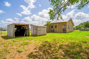 1004 Avon Ave, Llano, TX 78643 - Photo 22