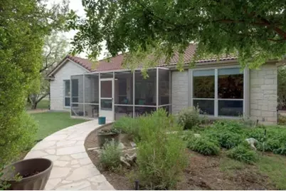 203 W Hi Circle, Horseshoe Bay, TX 78657 - Photo 4